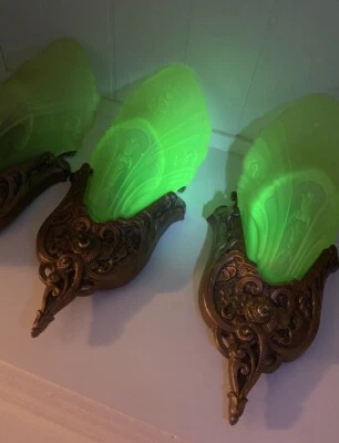 ANTIGUOS APLIQUES DE PARED ART DECO PANTALLA ANTIDESLIZANTE MARKEL VIDRIO DE URANIO Varios Disponibles Foto 1 de 4