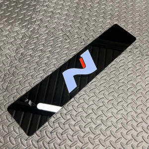 N Logo Show Plate - Lilac / Black Plate (Hyundai i20N i30N Veloster Kona N) - Picture 1 of 1
