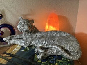 Silver Textured Laying Resting Resin Tiger Cat Sculpture Wild Animal Art 15”x7” - Picture 1 of 11