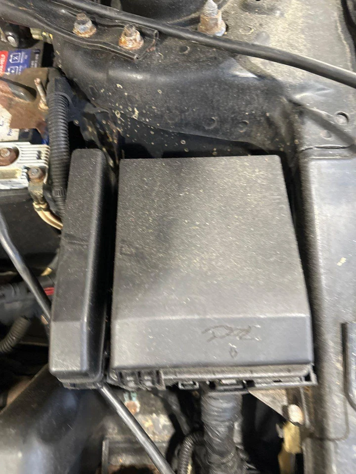 01 02 03 04 05 06 07 08 09 10 11 12 MITSUBISHI ECLIPSE Engine Fuse Box - Image 1 of 1