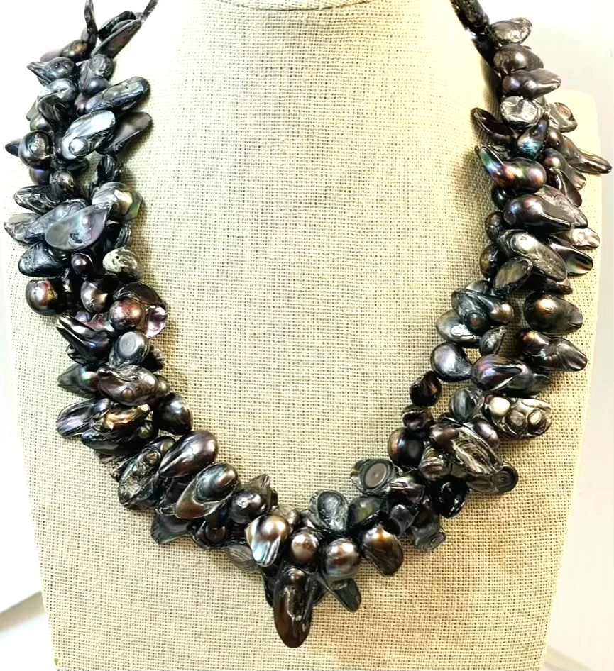 Collar Blister Perla Triple Hilo Negro Madreperla Gótico Oscuro Romántico Foto 1 de 4