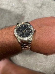 Shinny Gold Banded Gold and Black back Wrist Watch. Bezel - Picture 1 of 5