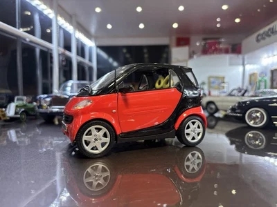 1/18 Maisto Smart Four Two Coupe Unboxed But Excellent Condition W/ Xtra Panels - Image 1 of 4