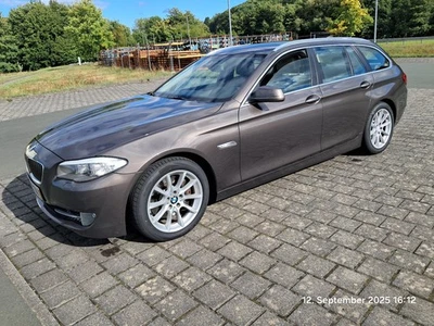 BMW 530i Schalter Komi F11  TÜV 10/27 Vollausstattung Reifen neu Top Zustand 226 - Bild 1 von 4