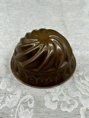 Kleine Puddingform aus Kupfer, innen verzinkt. Oberfläche ganz leicht fleckig - Bild 1 von 4