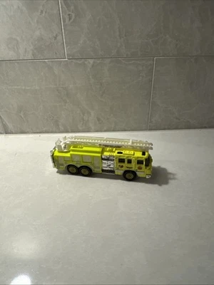 Matchbox Pierce Quantum Aerial Ladder Firetruck 2009 Bernalillo County - Image 1 of 4