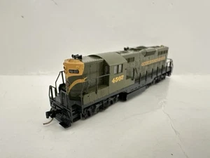 Atlas N Scale GP-9 Canadian National Loco #4332 - Picture 1 of 7