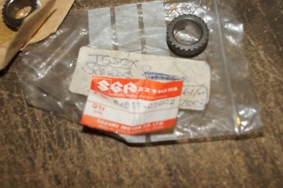 SUZUKI GENUINE A100 AS100 AC100 GP125 FRONT WHEEL SPEEDO DRIVE GEAR  54611-07002 — 第 1/2 张图片