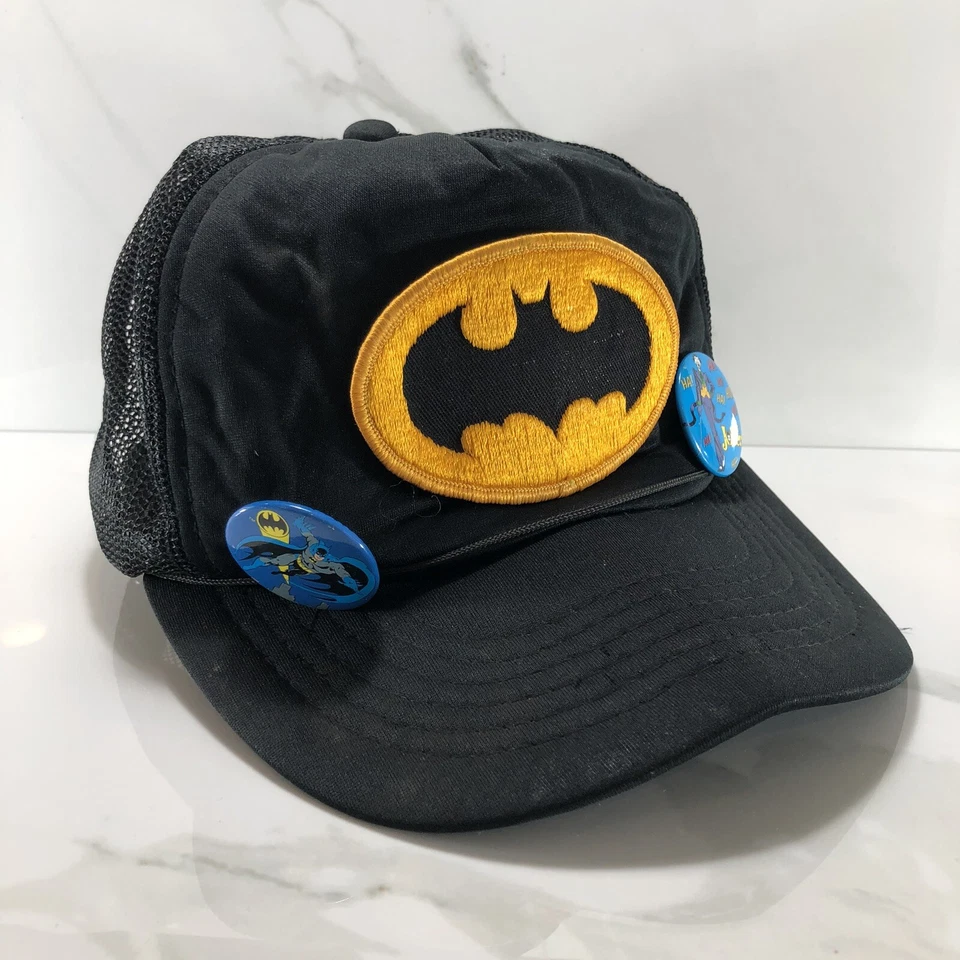 复古 DC 漫画蝙蝠侠黑帽平沿帽别针 1964 年黄色布贴布鲁斯·韦恩 — 第 1/4 张图片