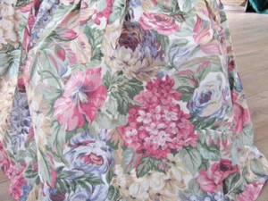 ENGLISH COUNTRY FLORAL BED SKIRT DUST RUFFLE QUEEN SIZE-USA MADE by MARTEX - Picture 1 of 5