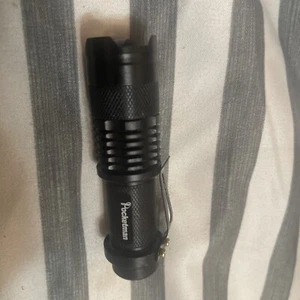 Linterna LED Pocketman CREE Q5 Zoomable Enfoque Ajustable 3 Modos - Imagen 1 de 1