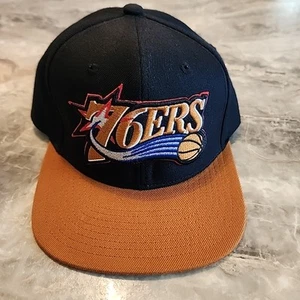 Mitchell & Ness Philadelphia 76ers Gorra Snapback NBA SIXERS Logo Grande - Imagen 1 de 6