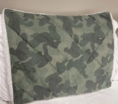 Pottery Barn Adolescente Verde Camuflaje Sherpa Estándar Almohada Acolchada Falsa 20x26” Foto 1 de 4