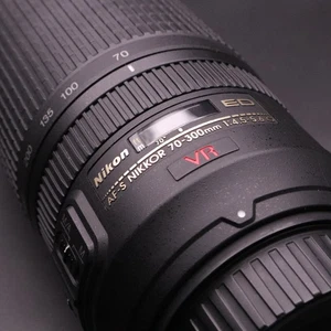 Lente Nikon AF-S NIKKOR 70-300 mm f/4,5-5,6G ED VR COMO NUEVO Estado Envío rápido Jp - Imagen 1 de 17