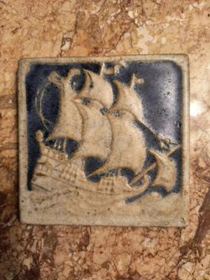 AZULEJO DE CERÁMICA ANTIGUO ARTES Y MANUALIDADES CABEZA DE MÁRMOL Foto 1 de 2