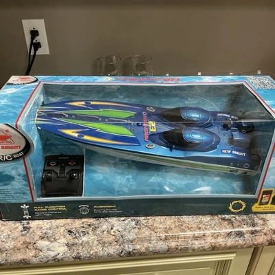 Nueva lancha rápida fuente RC brillante 23" Foto 1 de 4