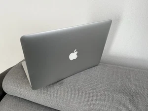 MacBook Air 2017 , 13 Zoll, 8GB, 128GB, silber, gebraucht in sehr gutem Zustand - Bild 1 von 10