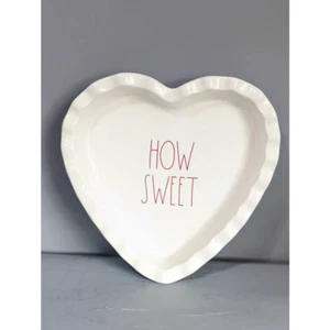 Rae Dunn How Sweet Herzförmige Kuchenform Weiß Keramik Backform 11" Neu - Bild 1 von 7