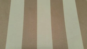 Tessuto drappeggio poliestere/satinato righe larghe oro/beige larghezza 57" 58yds BTY - Foto 1 di 1