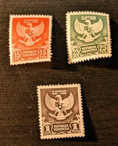 Indonesien. Scott's #s 359-61. mh. Waffen der Republik.  sal's briefmarkenladen. - Bild 1 von 2