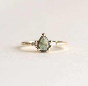 Shiny Simulated Peridot & Moissanite Women Anniversary Ring In 10K Yellow Gold - Picture 1 of 7