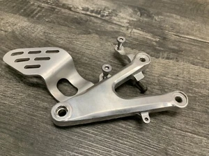 Yamaha 2003-2009 R6s R6 Front Right Footrest Footpeg Bracket Mount Plate OEM - Picture 1 of 7