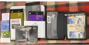 2013 SCION XB OWNERS MANUAL SET CASE Scion First Aid Kit/ ALL MODELS VGC - Foto 1 di 20