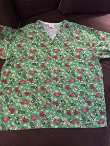 EUC Winter Holiday Christmas Scrub Top Green Red Stockings Size XL - Picture 1 of 10