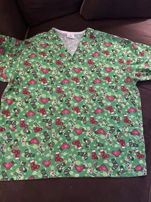 EUC Winter Holiday Christmas Scrub Top Green Red Stockings Size XL - Image 1 of 4