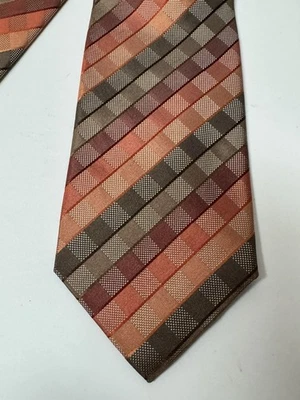 ALFANI CORBATA PARA HOMBRES 100 % seda soja 4 X 60 Macy’s cuadros naranja óxido verde oro cuadrado Foto 1 de 4