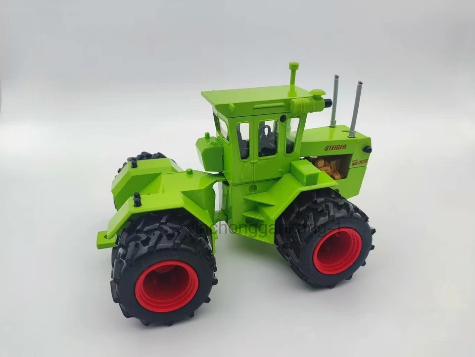ERTL Steiger 1/32 ERTL 8 Wheel Twist Waist Tractor Zinc Alloy Model - Image 1 of 4