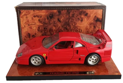 Bburago 3732 Ferrari F40 1987 con pannello in legno 1:18 - Immagine 1 di 4