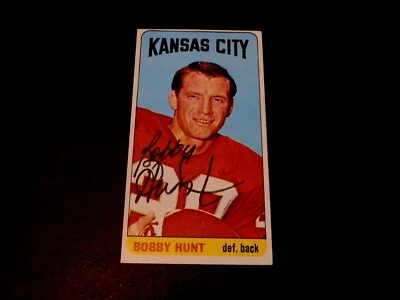Bobby Hunt Autographed 1965 Topps Football HOF KC Chiefs Card #104Auto AFL - Image 1 of 2