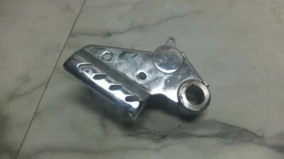 09 Hyosung GV650 GV 650 Aquila Soporte de montaje de reposapiés delantero derecho Foto 1 de 4