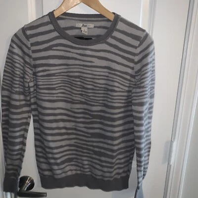 Suéter Bass Animal Print Talla S Gris Monocromo Cebra Foto 1 de 4