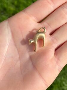 9ct Yellow Gold Stretching Cat Charm