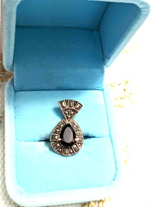 COLGANTE PLATA ESTERLINA GRANATE Y MARCUSITA 1 PULGADA X 1/2 PULGADA .925-A 3.56 GMS - Imagen 1 de 4