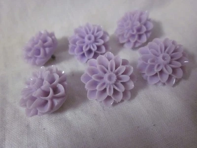 6 lavender resin flower shank buttons New - Image 1 of 3