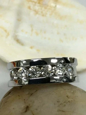 Alianza de aniversario de boda real de plata de ley 925 de 3 quilates de moissanita de corte redondo para hombre Foto 1 de 4