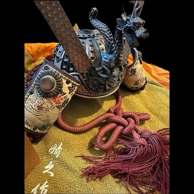 Capacete Samurai Japonês Antigo Kabuto Dragon Armor Yoroi investível - Imagem 1 de 4