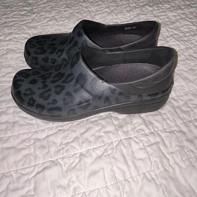 Crocs Neria Pro II 9 черный двойной комфорт поскользнуться на сабо туфли W9 леопард - Изображение 1 из 4