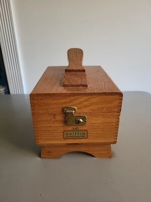 Antigo Griffin ShineMaster Shoe Shine Caixa de Madeira Dovetalhada com Escovas e Polimento - Imagem 1 de 4