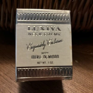 Luxiva Neck Cream Exquisitely Exclusive With Merle Norman Sealed Box 1 Oz - Picture 1 of 4