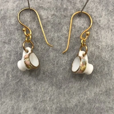 Pendientes de taza de té de porcelana rosa floral miniatura alambre tono dorado fiesta del té Foto 1 de 4
