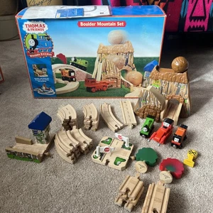 Thomas und seine Freunde Holzeisenbahn Boulder Mountain Set 2004 *lesen* - Bild 1 von 24