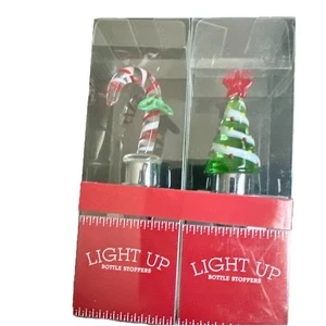 Set 2 tappi per bottiglie natalizie illuminati canna caramelle e albero di Natale nuovi con scatola - Foto 1 di 8