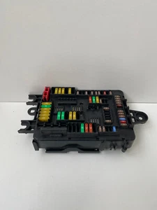 BMW FUSE BOX - Picture 1 of 3