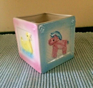 Vintage Keramik Übertopf oder Behälter My-Neil Baby Geschenk 3,5" Quadrat - Bild 1 von 5