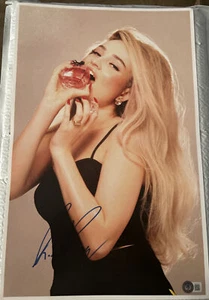 Kim Petras signiertes Foto BAS COA Beckett BH78223 - Bild 1 von 3