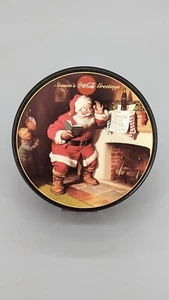 1996 Navidad "Querido Santa Pausa Aquí" Temporada Coca Cola Saludos 6" Lata Redonda - Imagen 1 de 9